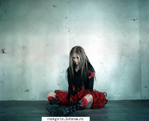 si je aici puneti poze cu avril lavigne!