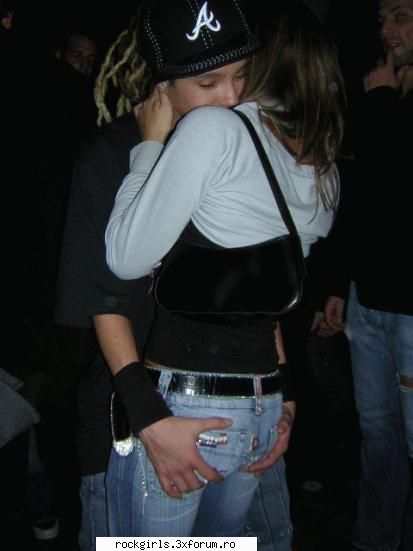 Ce va deranjeaza la Tom kaulitz? - nush c ma deranjeaza l el.....umbla parca cu - Tom