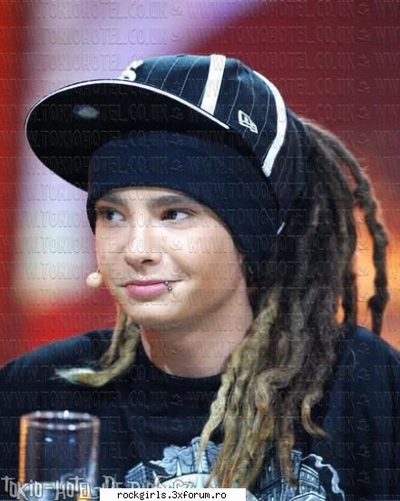 Ce va place la tom kaulitz? - pey..........e perfek shi el..da nu ca bill...da - Tom