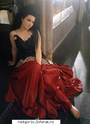 poze amy lee oups...e prea perete