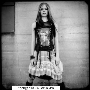 shi yar continui yo aici puneti poze cu avril lavigne!